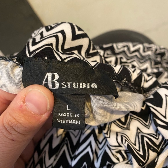 Womens Large Tank Top Black And White zig Zag Print AB Studio Pleat Neck Detail - Picture 4 of 4